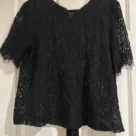 Black sheer lace top with bow tie back - Picture 4 of 6